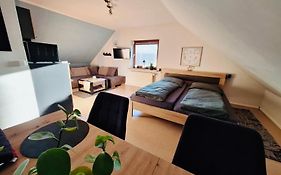 Große Ferienwohnung mit Küche in der Nähe von Hamburg